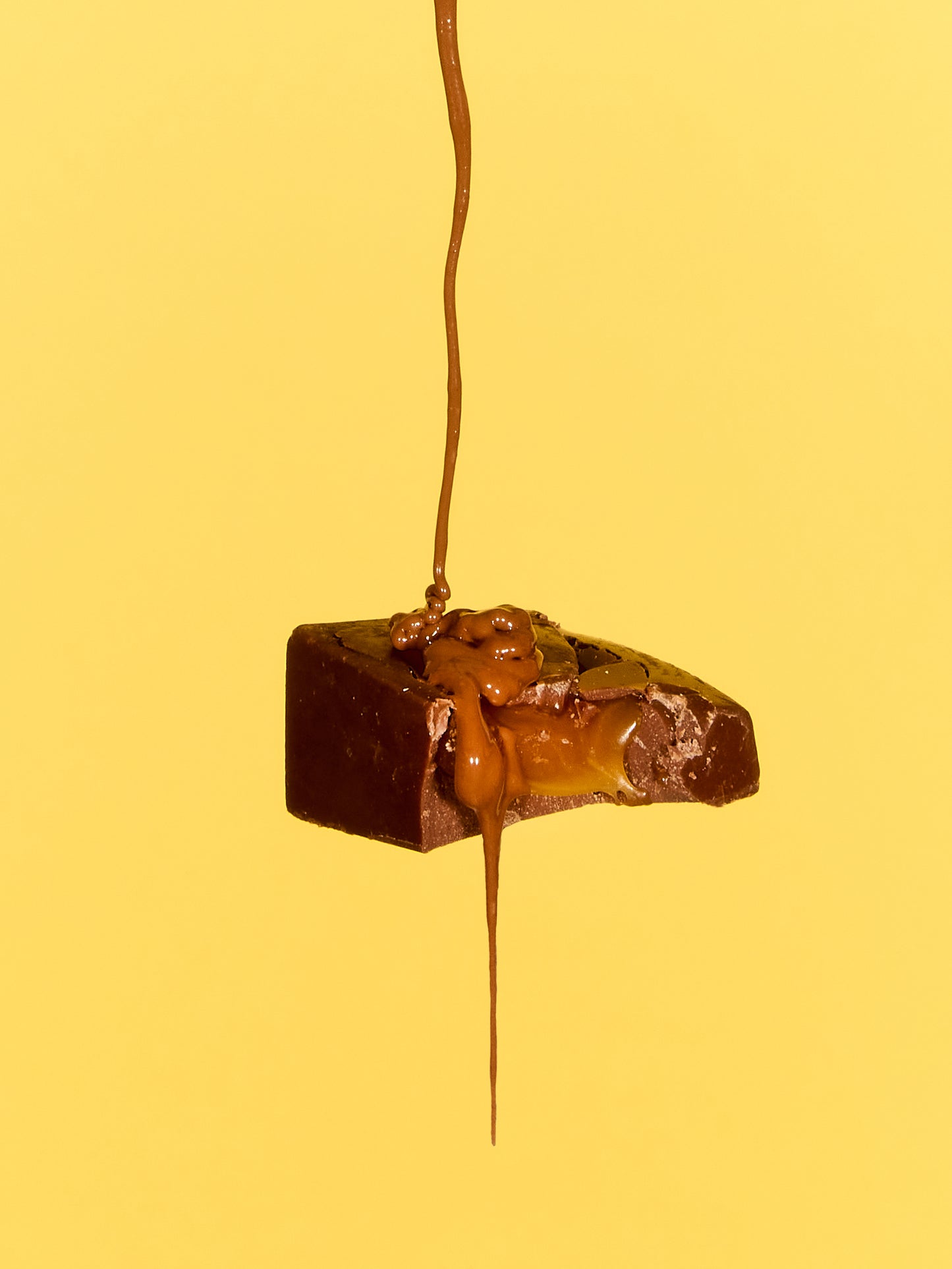 Caramel Bites – detalle del relleno de caramelo | Peaky Nuts