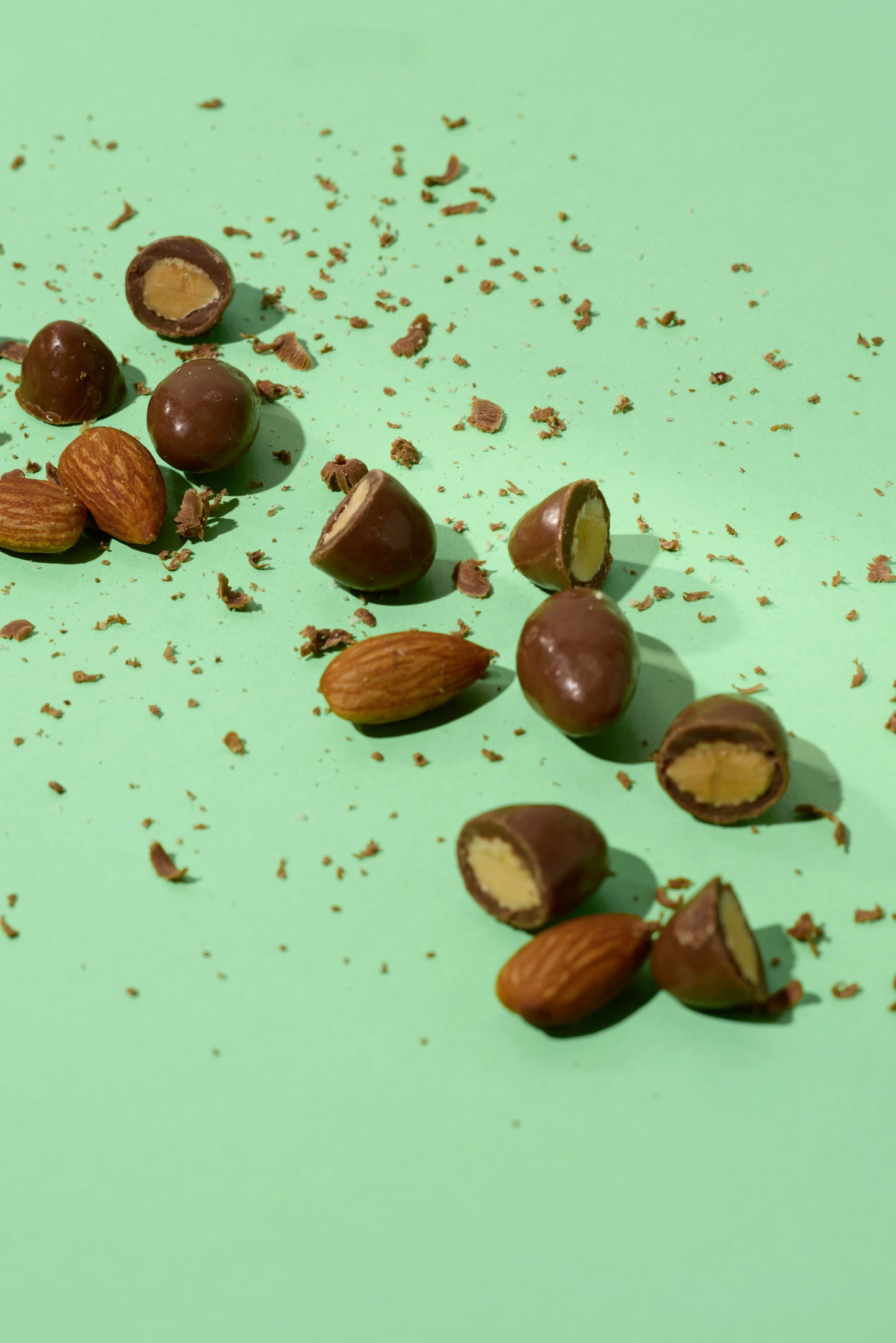 MILK CHOCOLATE ALMOND