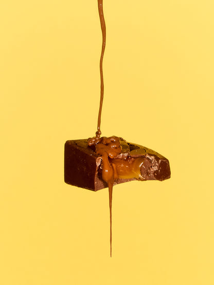 Caramel Bites – detalle del relleno de caramelo | Peaky Nuts